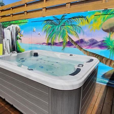 Courcelles "Chez Claudia "Charmant Logement Avec Jacuzzi Privatif En Toute Intimite Sur Belle Terrasse Exterieure En Bois Et Piscine מראה חיצוני תמונה