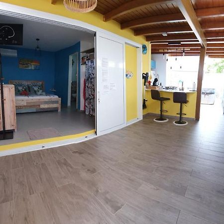 Courcelles "Chez Claudia "Charmant Logement Avec Jacuzzi Privatif En Toute Intimite Sur Belle Terrasse Exterieure En Bois Et Piscine מראה חיצוני תמונה