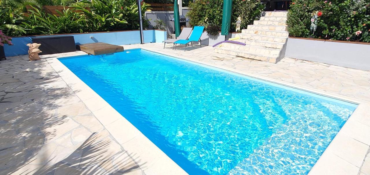 Courcelles "Chez Claudia "Charmant Logement Avec Jacuzzi Privatif En Toute Intimite Sur Belle Terrasse Exterieure En Bois Et Piscine מראה חיצוני תמונה