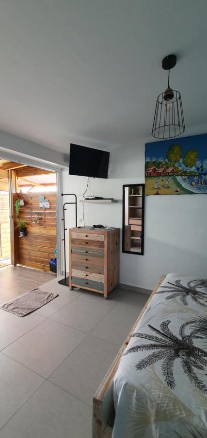 Courcelles "Chez Claudia "Charmant Logement Avec Jacuzzi Privatif En Toute Intimite Sur Belle Terrasse Exterieure En Bois Et Piscine מראה חיצוני תמונה
