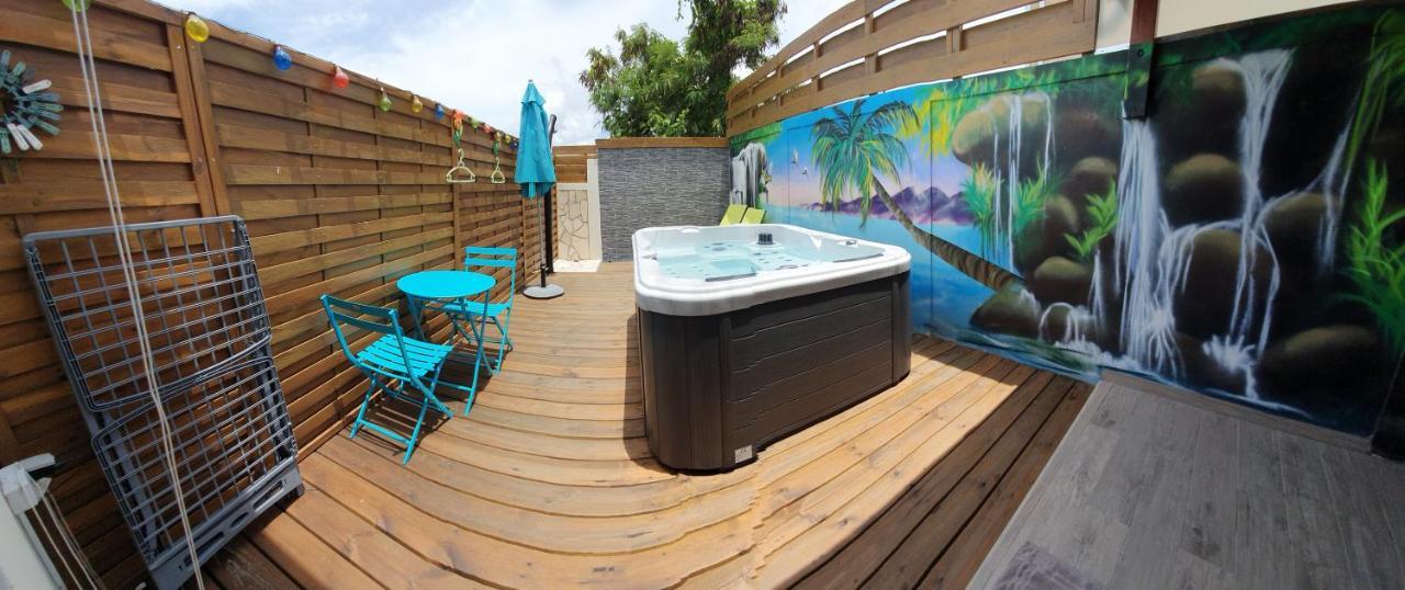Courcelles "Chez Claudia "Charmant Logement Avec Jacuzzi Privatif En Toute Intimite Sur Belle Terrasse Exterieure En Bois Et Piscine מראה חיצוני תמונה