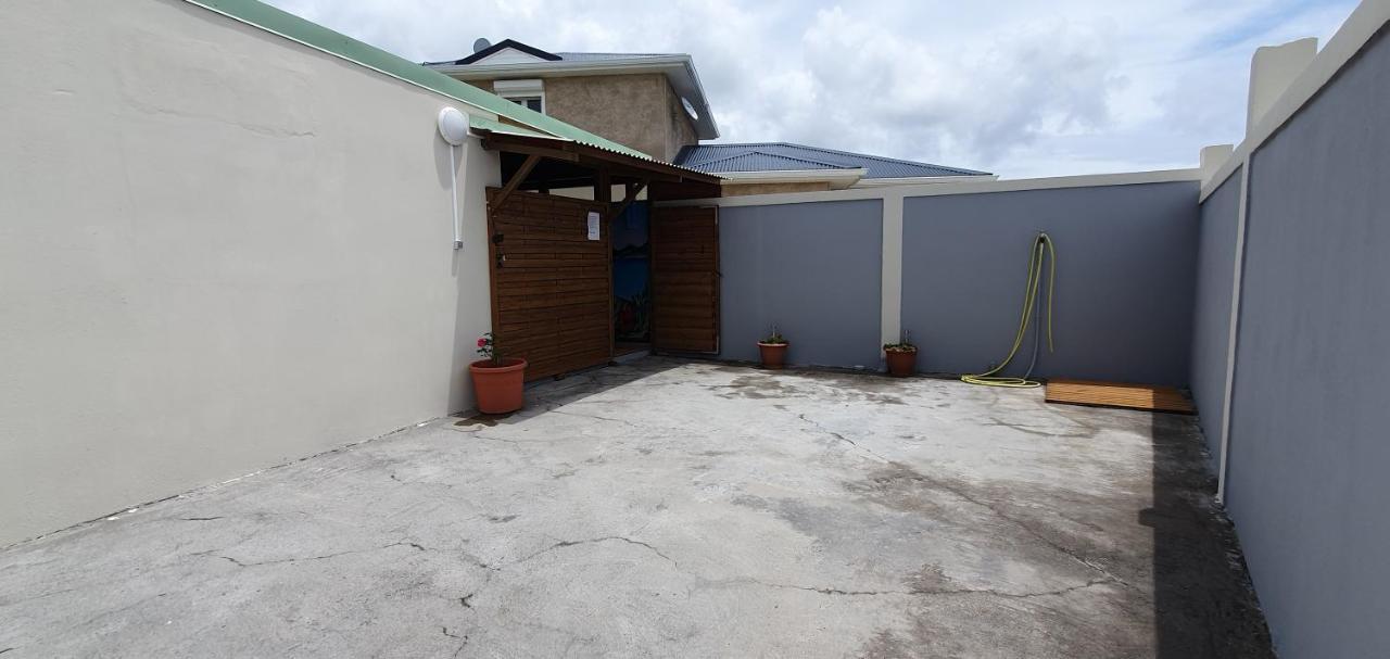 Courcelles "Chez Claudia "Charmant Logement Avec Jacuzzi Privatif En Toute Intimite Sur Belle Terrasse Exterieure En Bois Et Piscine מראה חיצוני תמונה